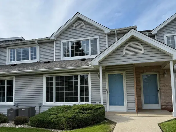 10320 Whitnall Edge CIRCLE #E, Franklin, WI 53132