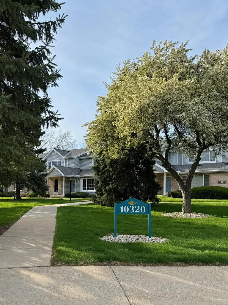 10320 Whitnall Edge CIRCLE #E, Franklin, WI 53132 - #2