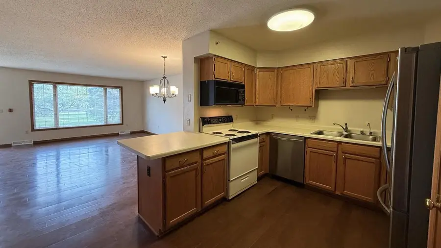 10320 Whitnall Edge CIRCLE #E, Franklin, WI 53132 - #3