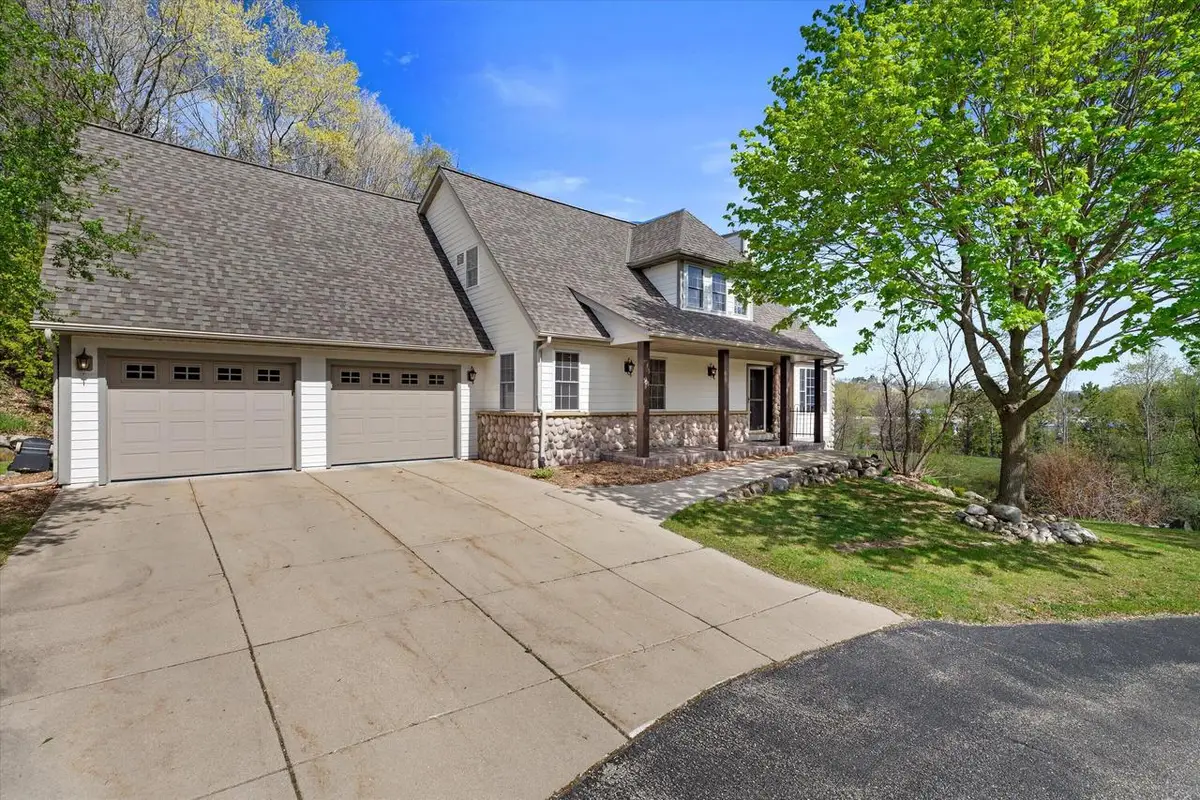 501 Drumlin COVE, Slinger, WI 53086 - #1
