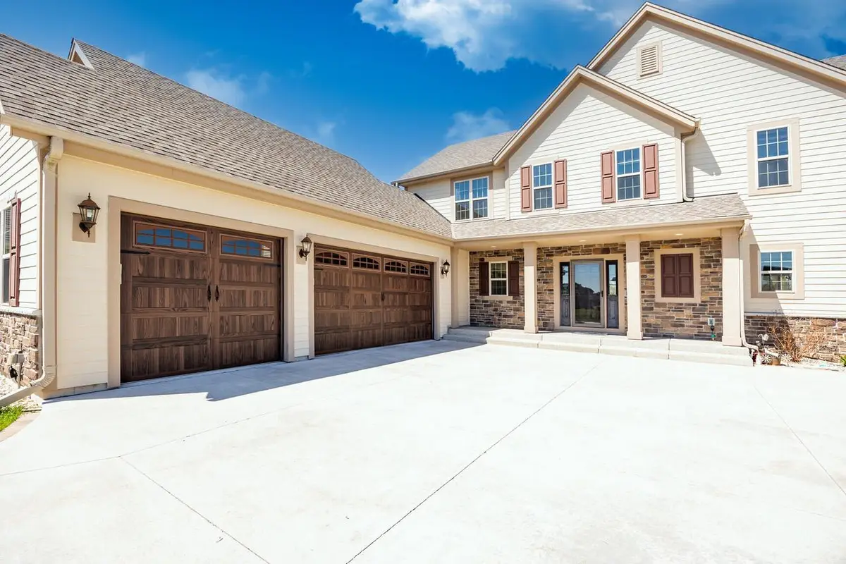 N88W18648 Duke STREET, Menomonee Falls, WI 53051 - #1