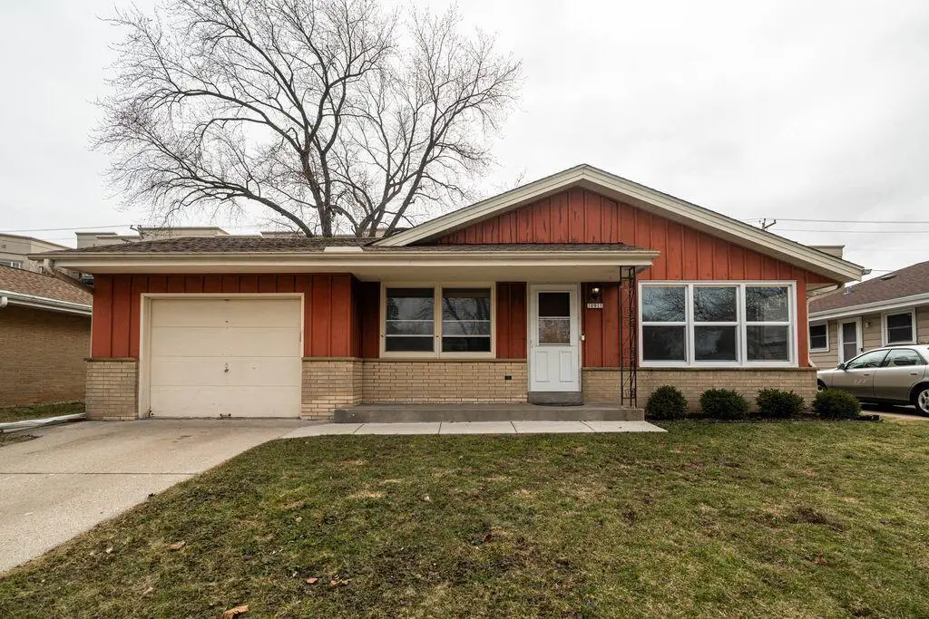 10915 Harvard LANE, Wauwatosa, WI 53226 - #1