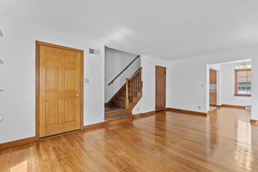 4108 Bartlett AVENUE #4110, Shorewood, WI 53211 - #3