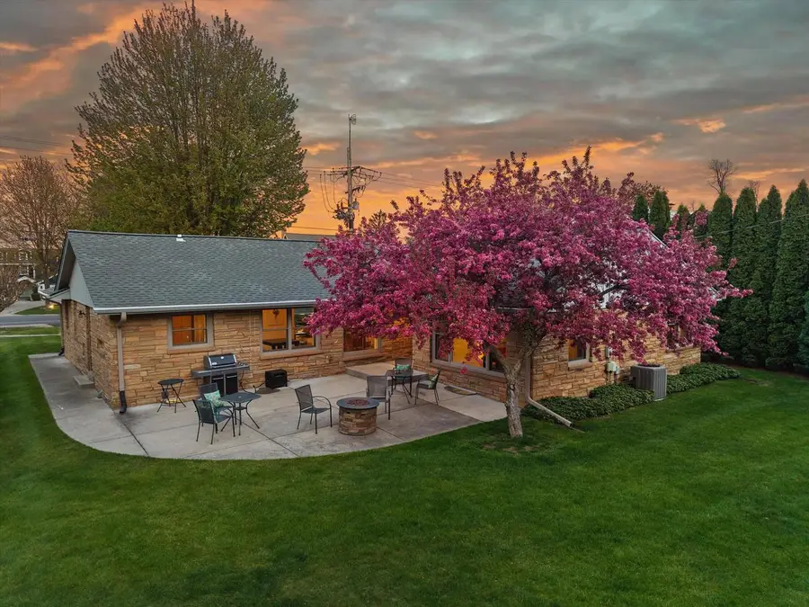 6419 Lake DRIVE, Fox Point, WI 53217 - #2