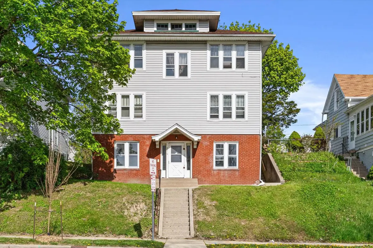 2016 Kinzie AVENUE, Racine, WI 53405 - #1