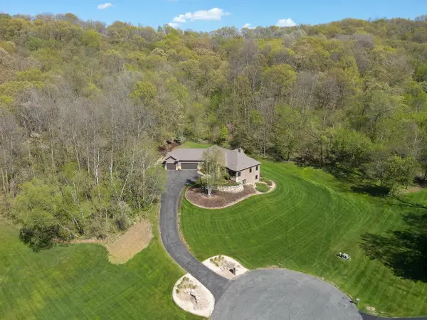 W6104 Valley PLACE, Holmen, WI 54636