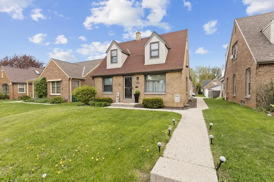 3334 Lakefield DRIVE, Milwaukee, WI 53215 - #2