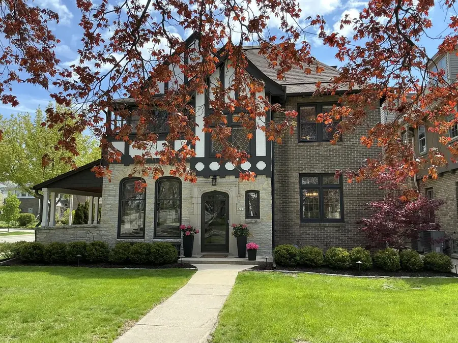4224 Farwell AVENUE, Shorewood, WI 53211 - #3