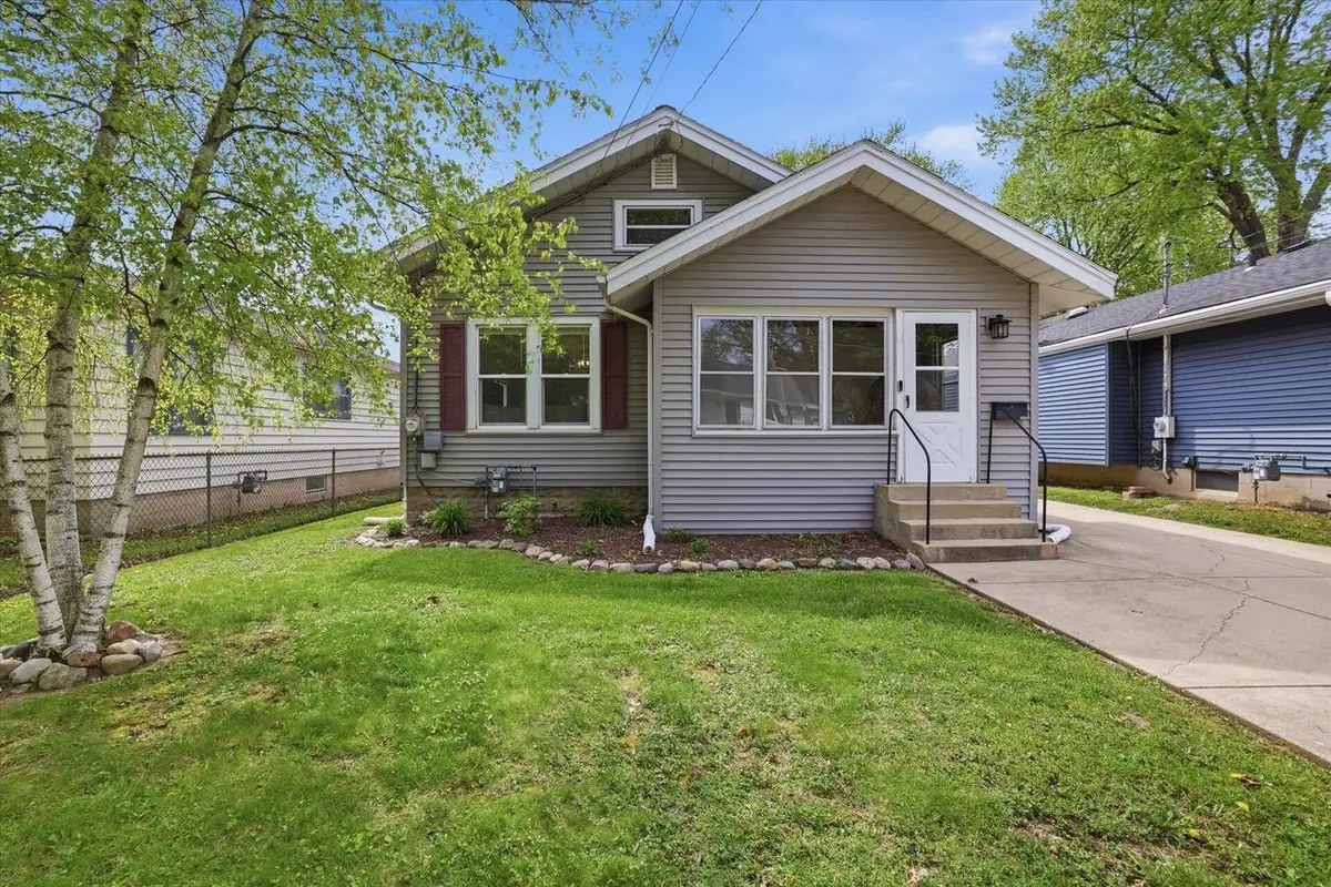 122 Tenny AVENUE, Waukesha, WI 53186 - #1