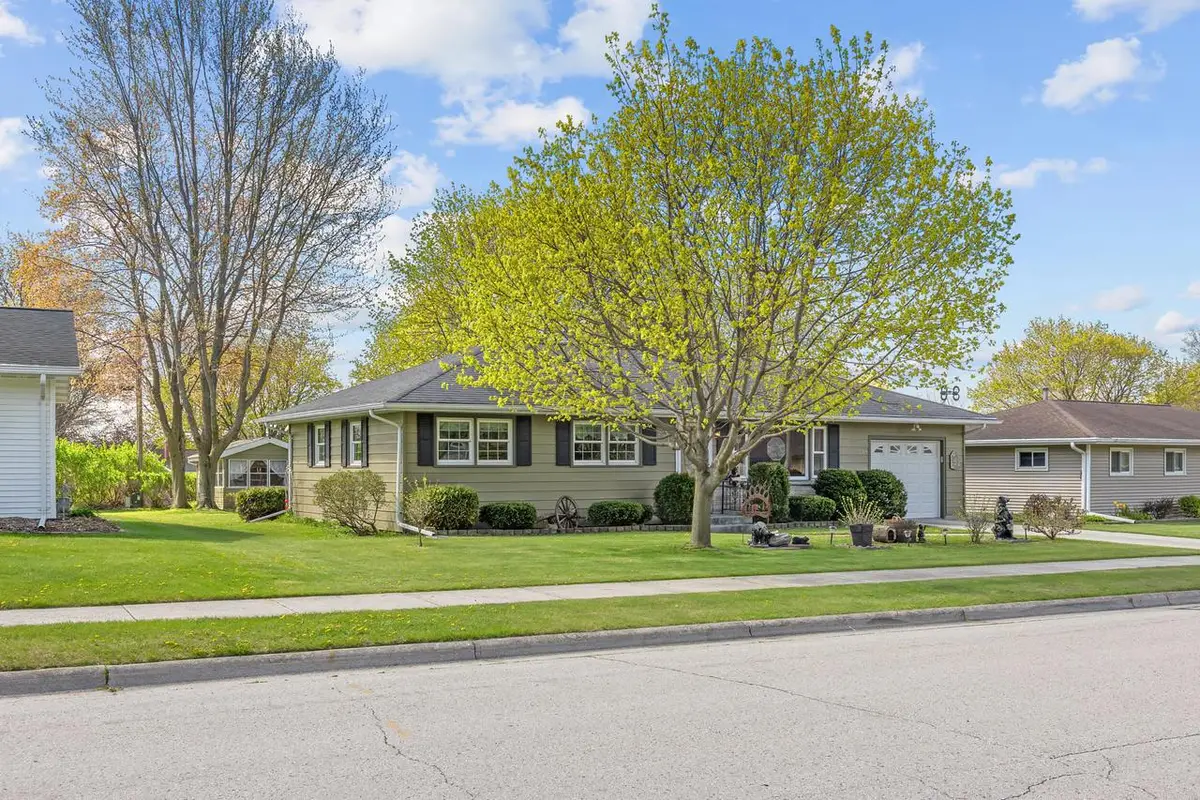 2211 Pleasant AVENUE, New Holstein, WI 53061 - #1