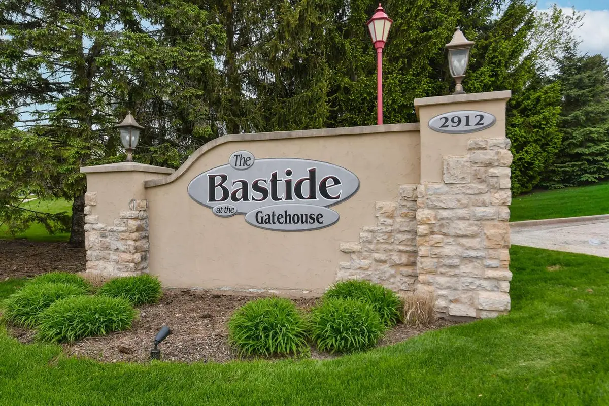 2912 University DRIVE #204, Waukesha, WI 53188 - #1