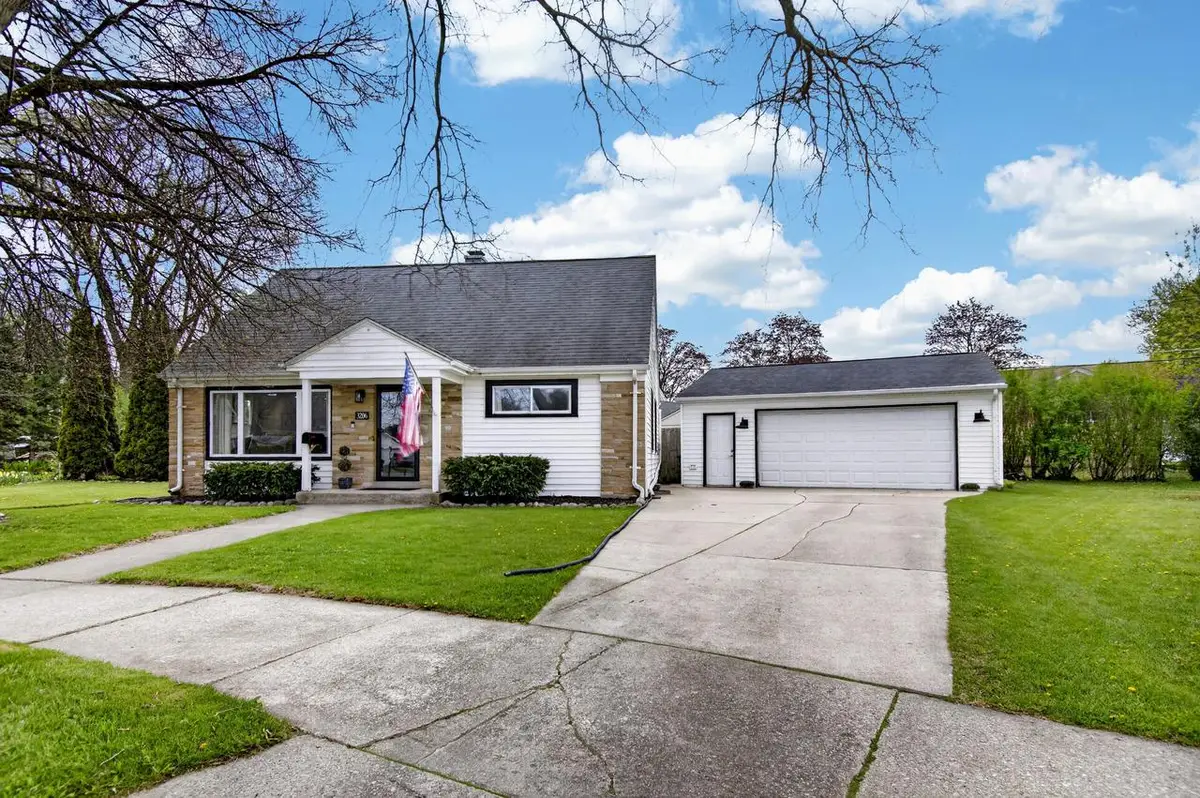 3206 Lakeview CIRCLE, Racine, WI 53402 - #1