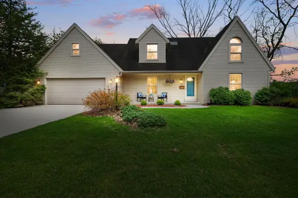 W52N618 Highland DRIVE, Cedarburg, WI 53012