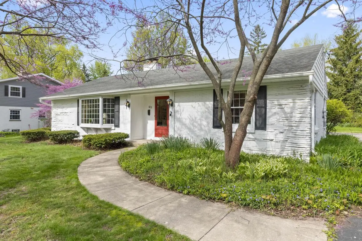 825 Kurtis DRIVE, Elm Grove, WI 53122 - #1