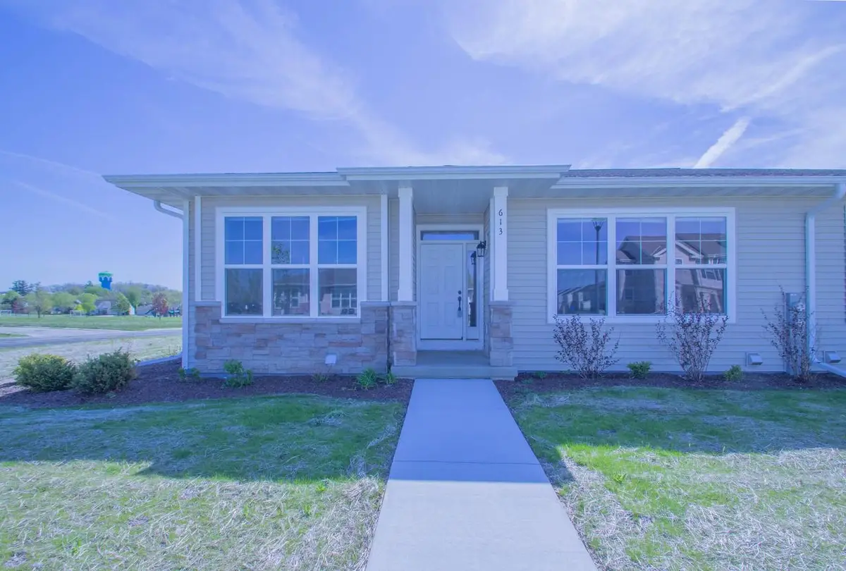 613 Hunter Oaks BOULEVARD, Watertown, WI 53094 - #1
