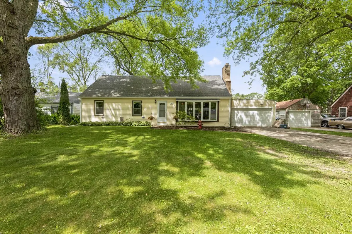 251 S Main STREET, Dousman, WI 53118 - #1