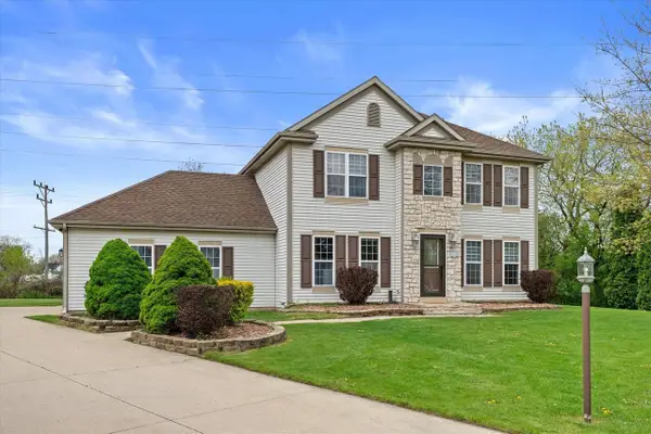 7589 Pacific STREET, Franklin, WI 53132