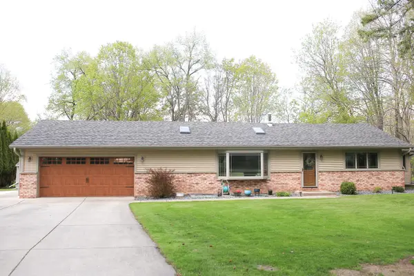N64W34206 Bayview ROAD, Oconomowoc, WI 53066