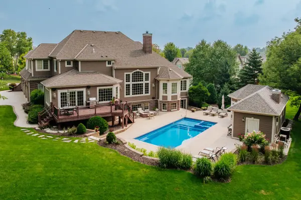 W210N5415 Carters Crossing CIRCLE, Menomonee Falls, WI 53051