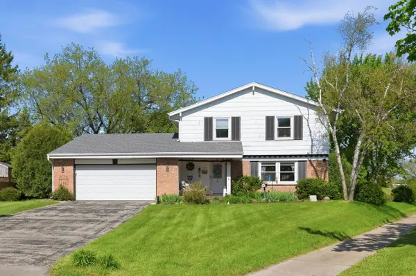 1180 Dorchester DRIVE, Oconomowoc, WI 53066