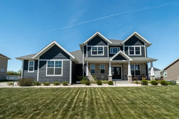 7852 Preserve PARKWAY, Mequon, WI 53097