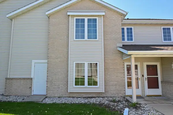 923 Prestwick #1, Waterford, WI 53185