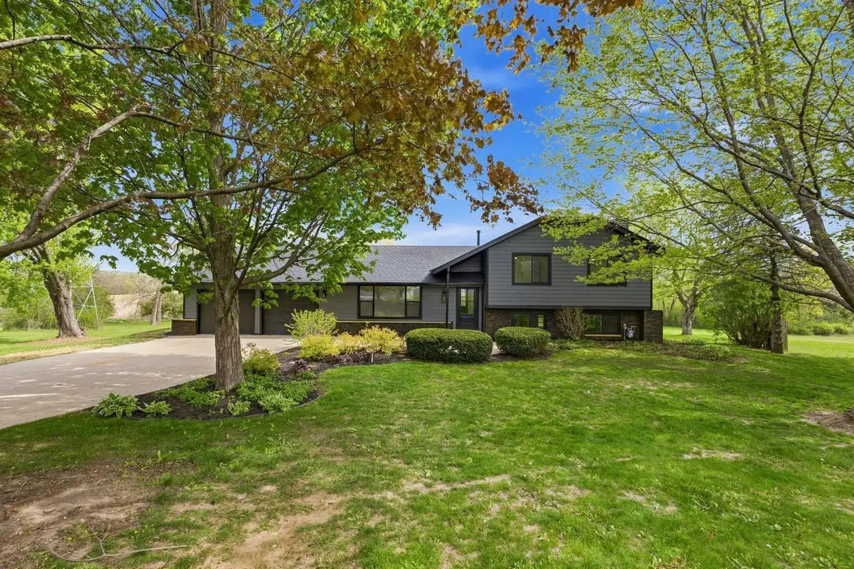 W309S10340 Knoll COURT, Mukwonago, WI 53149 - #1