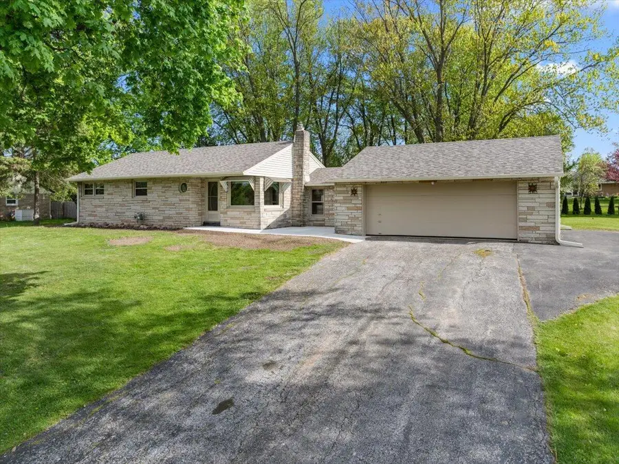 N69W13409 Harding DRIVE, Menomonee Falls, WI 53051 - #2