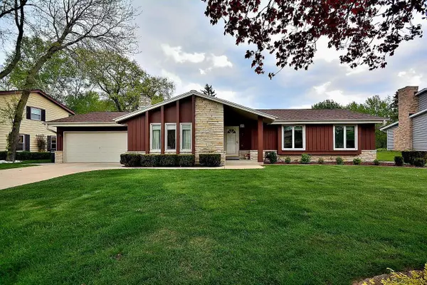 W224N2618 Ridgewood LANE, Waukesha, WI 53186