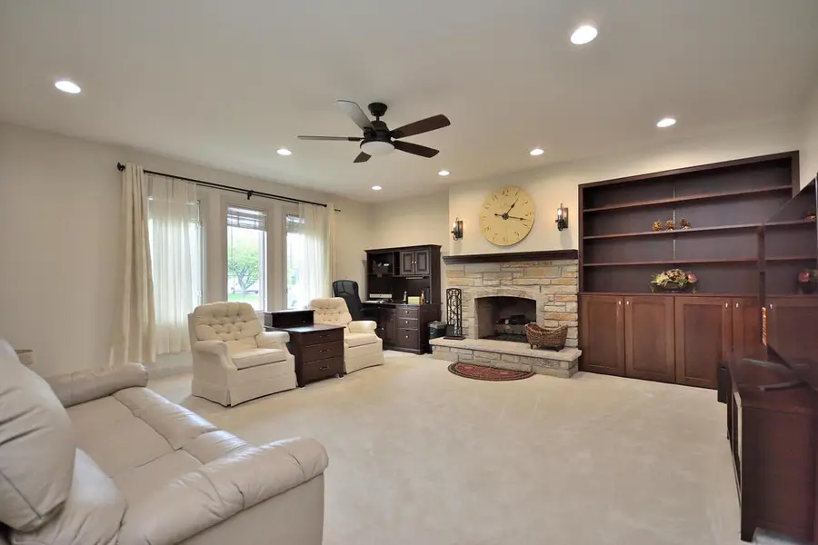 W224N2618 Ridgewood LANE, Waukesha, WI 53186 - #2