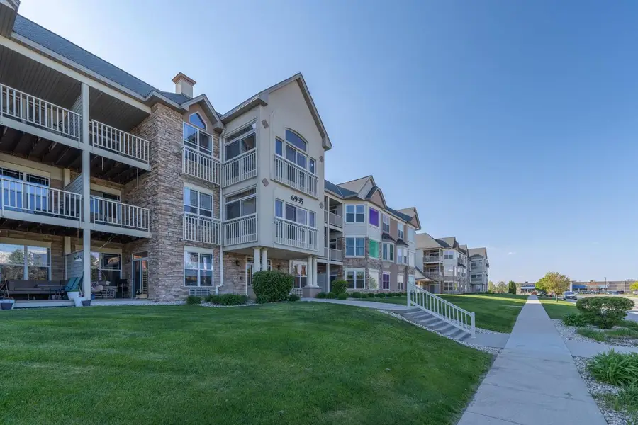 6995 Riverwood BOULEVARD #B06, Franklin, WI 53132 - #2