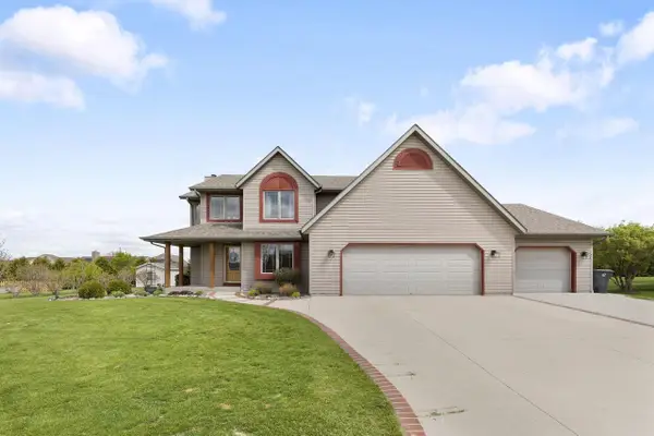 248 Bastogne COURT, Belgium, WI 53004