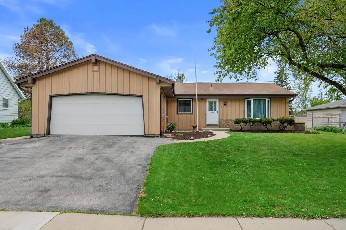 1507 Mohawk LANE, Waukesha, WI 53186 - #1