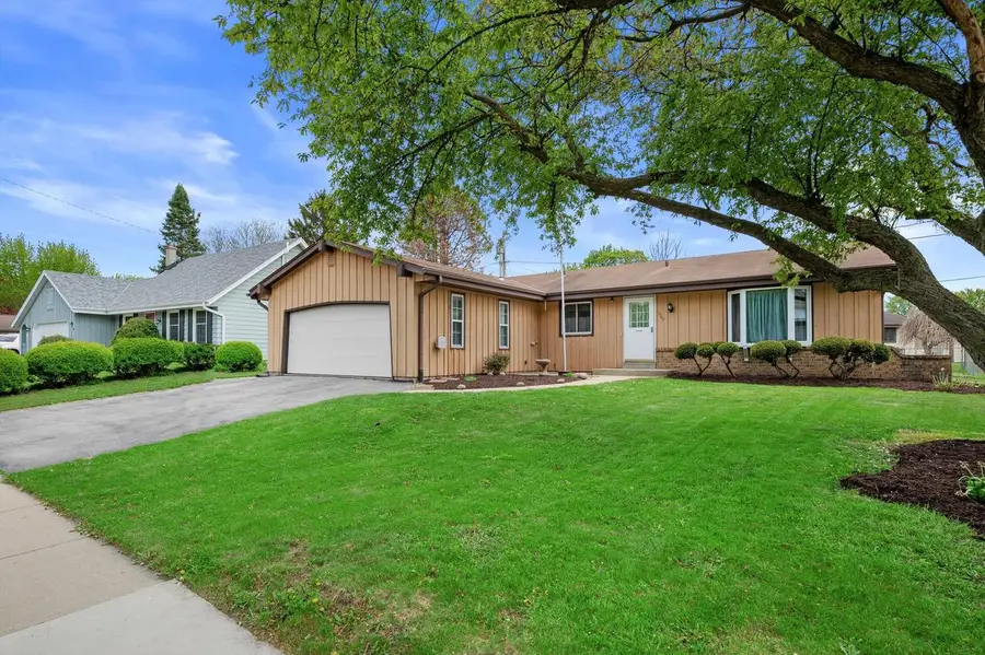 1507 Mohawk LANE, Waukesha, WI 53186 - #2