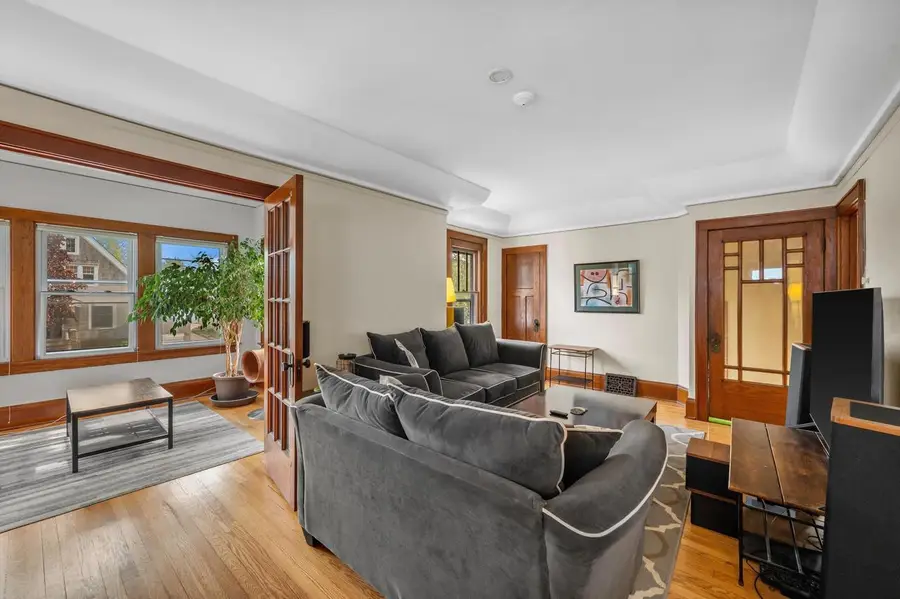2016 E Newton AVENUE #2018, Shorewood, WI 53211 - #3