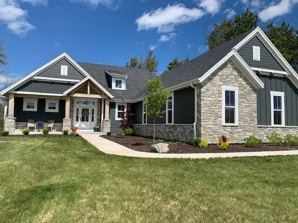 2050 Paradise Hills COURT, West Bend, WI 53095