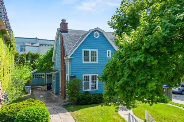 2219 E Belleview PLACE, Milwaukee, WI 53211