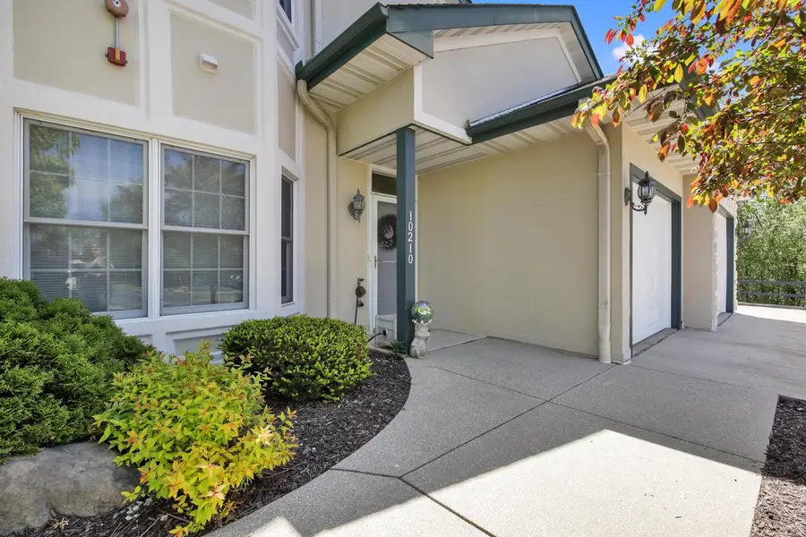 10210 Deerwood LANE, Franklin, WI 53132 - #3