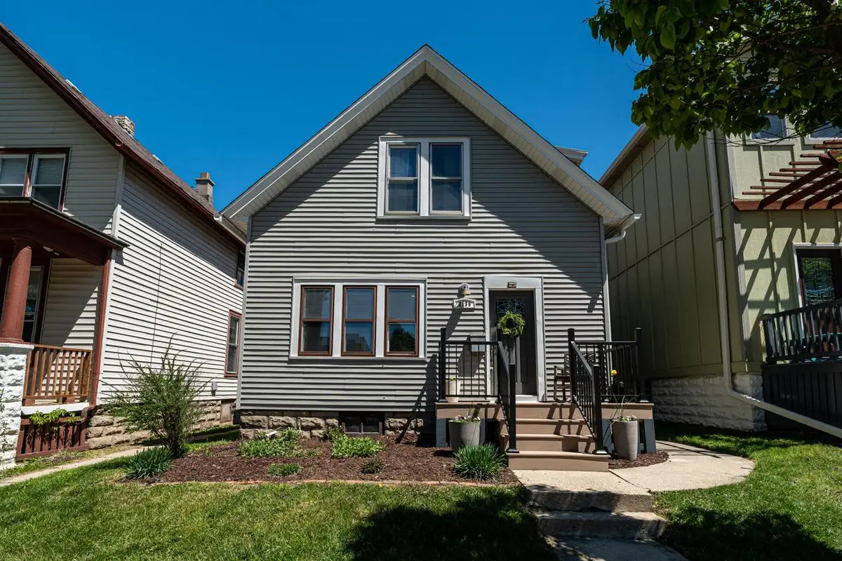 2138 S Allis STREET, Milwaukee, WI 53207 - #1