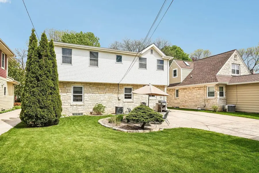 4949 Idlewild AVENUE, Whitefish Bay, WI 53217 - #2
