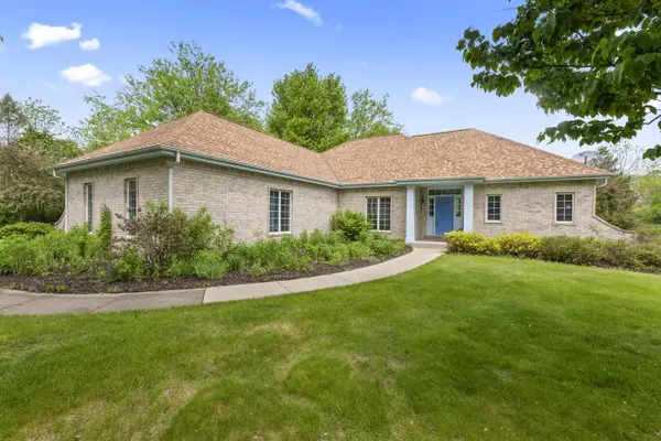 W379N8508 Mill STREET, Oconomowoc, WI 53066