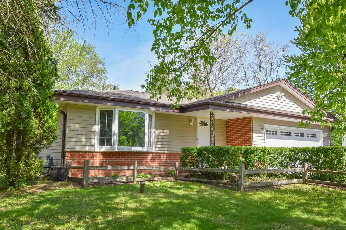 36640 Prairie DRIVE, Summit, WI 53066 - #1