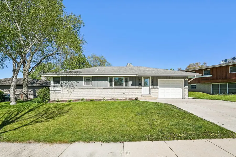 5544 Oakwood STREET, Greendale, WI 53129 - #2