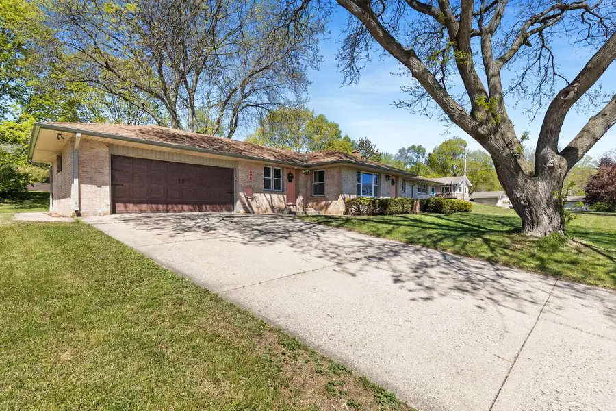 575 Kenmar ROAD, Brookfield, WI 53005 - #2