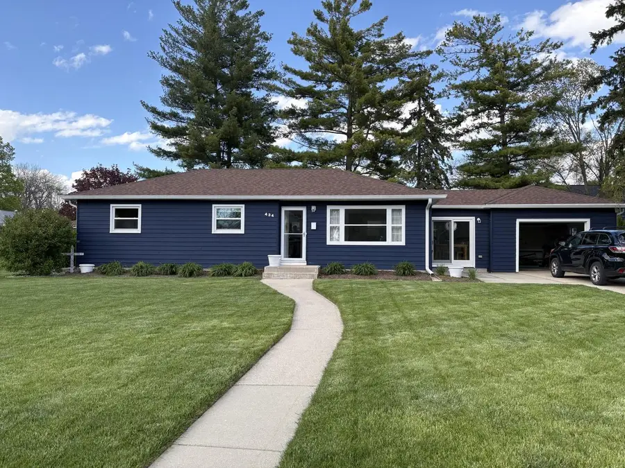 434 Greenland AVENUE, Oconomowoc, WI 53066 - #2