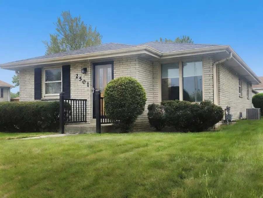 2501 W Layton AVENUE, Milwaukee, WI 53221 - #2