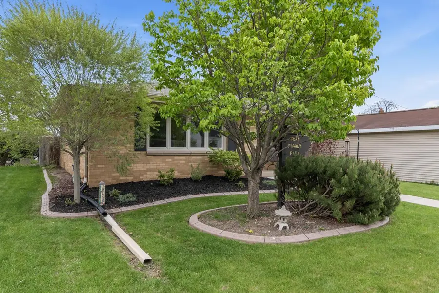 2920 Cudahy AVENUE, Saint Francis, WI 53235 - #3