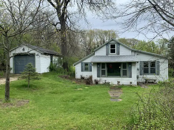 N76W28065 Center Oak ROAD, Hartland, WI 53029