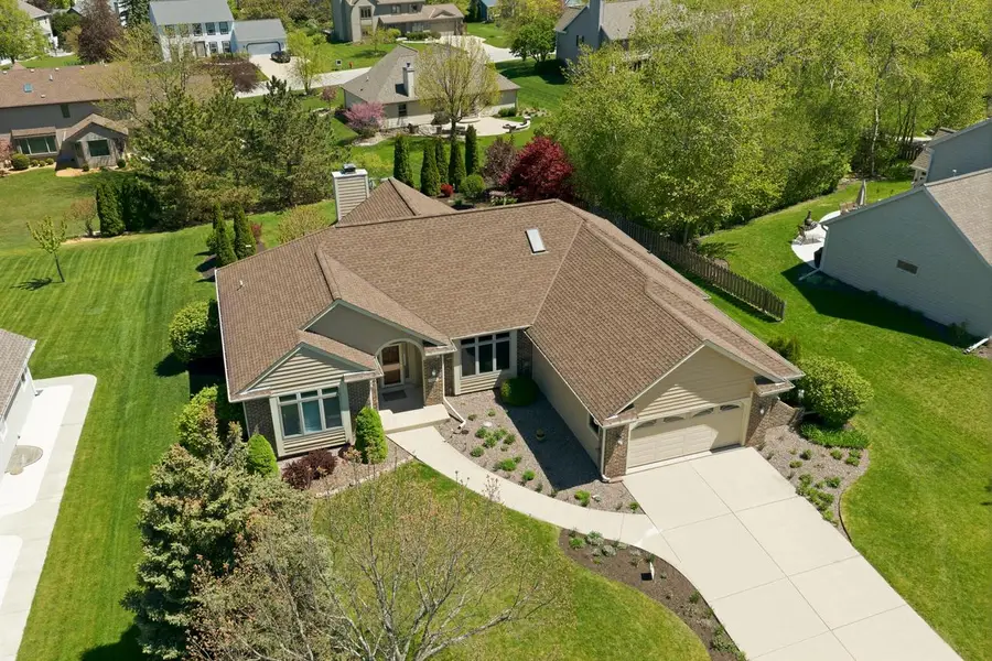 13230 Foxwood DRIVE, New Berlin, WI 53151 - #3