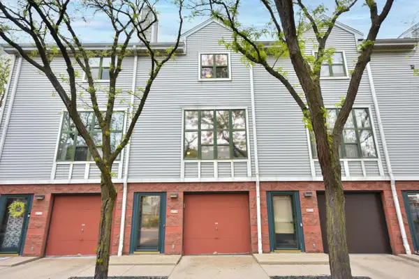 4508 Westchester SQUARE, West Milwaukee, WI 53214